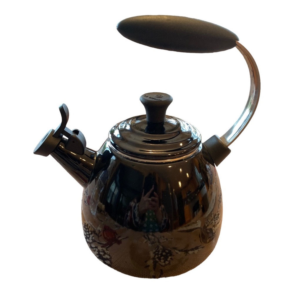 Le Creuset Enamel-on-Steel Halo 1-1/2-Quart Teakettle, Black New - Picture 4 of 9